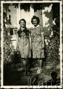 Sierpień 1942, Craiova, Rumunia.
Polscy uchodźcy w Rumunii podczas II wojny światowej - dwie dziewczyny w letnich sukienkach, z prawej Wanda Bem.
Fot. NN, zbiory Ośrodka KARTA, udostępniła Wanda Bem
