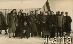 19.02.1940, Targu-Jiu, Rumunia.
 Obóz internowania dla żołnierzy Wojska Polskiego. Odwiedziny zespołu 