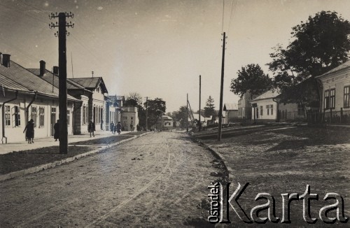 1935, Horodenka, woj. Stanisławów, Polska.
Fragment ulicy Sobieskiego w trakcie przebudowy.
Fot. NN, zbiory Ośrodka KARTA, kolekcję Edwarda Skrzyńskiego udostępniła Izabella Srzednicka