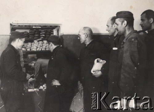 1955, Strzelce Opolskie, Polska.
Zakład Karny w Strzelcach Opolskich. Kantyna.
Fot. NN, zbiory Ośrodka KARTA, udostępnił Mieczysław Smalec
 
