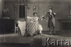 Luty 1957, Strzelce Opolskie, Polska.
 Zakład Karny w Strzelcach Opolskich. Teatr więzienny. Pierwsze przedstawienie zespołu 