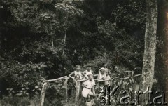 1946, Tengeru, Tanganika, Afryka.
Grupa polskich dzieci, wychowanków sierocińca podczas wycieczki, zaznaczony strzałką: Juliusz Szafrański. Oryginalny opis: 