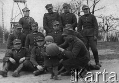 Przed 1939, Zachacie (?), Polska.
Żołnierze Korpusu Ochrony Pogranicza, dedykacja na odwrocie: 
