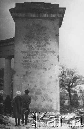 1966, Lwów, Ukraina, ZSRR.
Zdewastowany Cmentarz Obrońców Lwowa.
Fot. NN, zbiory Ośrodka KARTA, udostępniła Kamila Brodowska.

