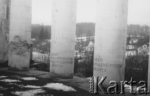 1966, Lwów, Ukraina, ZSRR.
Zdewastowany Cmentarz Obrońców Lwowa.
Fot. NN, zbiory Ośrodka KARTA, udostępniła Kamila Brodowska.