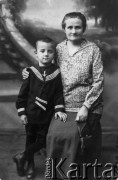 1930, Kiszyniów, Rumunia.
Tadeusz Gaydamowicz z babką Marią Małas.
Fot. NN, zbiory Ośrodka KARTA, udostępnił Tadeusz Gaydamowicz.