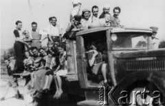 Lipiec 1942, Cimpulung Muscel, Rumunia.
Wyjazd młodzieży na kolonie letnie.
Fot. NN, zbiory Ośrodka KARTA, udostępnił Tadeusz Gaydamowicz.