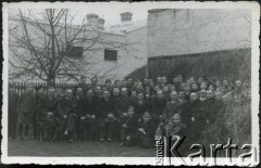 1940, Ploesti, Rumunia.
Polscy uchodźcy w Rumunii podczas II wojny światowej. Grupa Polaków z Ploesti.
Fot. NN, zbiory Ośrodka KARTA, udostępnił Tadeusz Gaydamowicz.