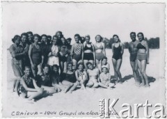 1944, Craiova, Rumunia.
Polscy uchodźcy w Rumunii podczas II wojny światowej. Grupa dziewcząt.
Fot. NN, zbiory Ośrodka KARTA, udostępnił Tadeusz Gaydamowicz.