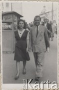 Wiosna 1944, Bukareszt, Rumunia.
Danuta Tymińska i Tadeusz Gaydamowicz podczas spaceru po mieście.
Fot. NN, zbiory Ośrodka KARTA, udostępnił Tadeusz Gaydamowicz.