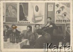 Jesień 1942, Bukareszt, Rumunia.
Studenci Wydziału Architektury Politechniki w Bukareszcie.
Fot. NN, zbiory Ośrodka KARTA, udostępnił Tadeusz Gaydamowicz.