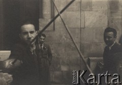 Jesień 1942, Bukareszt, Rumunia.
Studenci Wydziału Architektury Politechniki w Bukareszcie.
Fot. NN, zbiory Ośrodka KARTA, udostępnił Tadeusz Gaydamowicz.