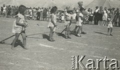 1945, Karaczi, Indie.
Oryginalny opis: 