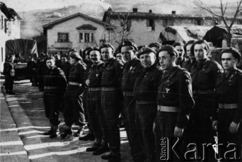1944-1945, Włochy.
Odznaczeni żołnierze 2 Korpusu Polskiego.
Fot. NN, zbiory Ośrodka KARTA, udostępniła Maria Sobolewska