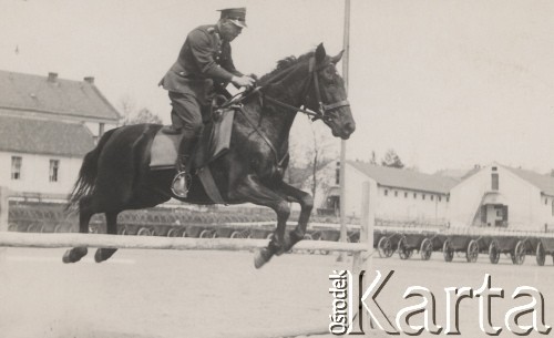 1934-1935, Polska.
Kapitan Marian Bielecki (więzień obozu jenieckiego w Starobielsku, zamordowany w Charkowie w 1940 r.).
Fot. NN, zbiory Ośrodka KARTA, udostępnił Mikołaj Bielecki