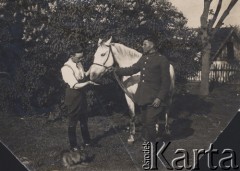 1934-1935, Polska.
Kapitan Marian Bielecki (stoi z lewej).
Fot. NN, zbiory Ośrodka KARTA, udostępnił Mikołaj Bielecki