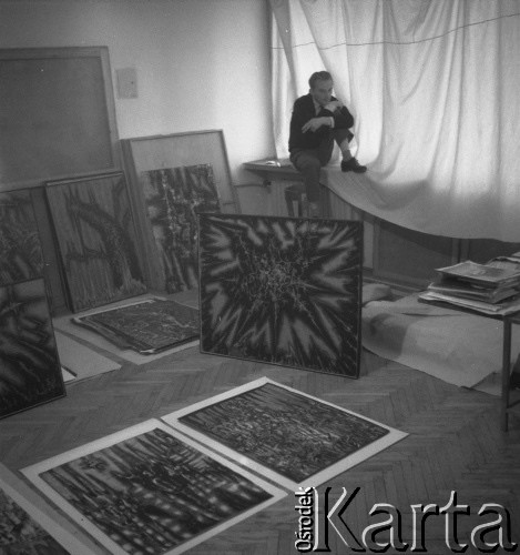 lata 70-te, Warszawa, Polska
Jerzy Tchórzewski - polski malarz, grafik, poeta.
Fot. Irena Jarosińska, zbiory Ośrodka KARTA