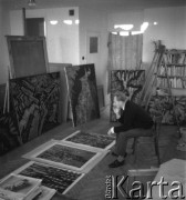 lata 70-te, Warszawa, Polska
Jerzy Tchórzewski - polski malarz, grafik, poeta.
Fot. Irena Jarosińska, zbiory Ośrodka KARTA