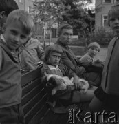 lata 60-te, Warszawa, Polska
Warszawskie podwórko.
Fot. Irena Jarosińska, zbiory Ośrodka KARTA