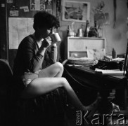 Po 1959, Warszawa, Polska.
Aktorka Teatru na Tarczyńskiej, malarka Maria Fabicka.
Fot. Irena Jarosińska, zbiory Ośrodka KARTA
