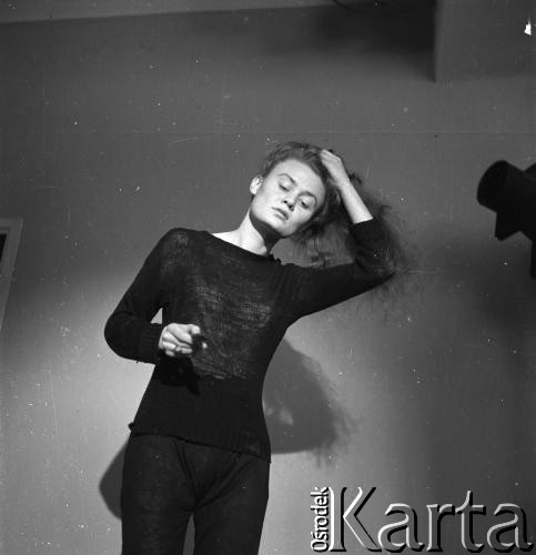 Około 1958, Warszawa, Polska.
Aktorka Ludmiła Murawska.
Fot. Irena Jarosińska, zbiory Ośrodka KARTA
