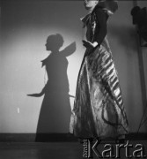 1961-1962, Warszawa, Polska. 
Teatr Osobny. Aktorka Ludmiła Murawska jako Ofelia w przedstawieniu 