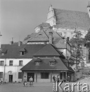 lata 60-te lub lata 70-te, Kazimierz Dolny, Polska
Rynek i kościół farny
Fot. Irena Jarosińska, zbiory Ośrodka KARTA