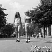 Lata 70., Nowy Targ, Polska.
Kobiety.
Fot. Irena Jarosińska, zbiory Ośrodka KARTA