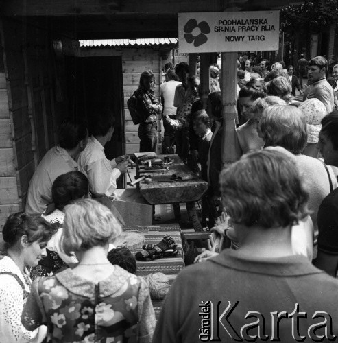 Lata 70., Nowy Targ, Polska.
Stoisko.
Fot. Irena Jarosińska, zbiory Ośrodka KARTA