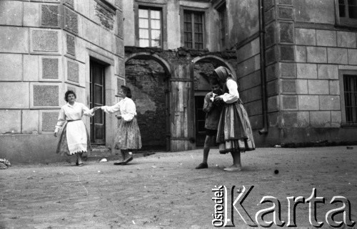 1959, Otwock Wielki, Polska.
Zakład poprawczy dla dziewcząt na wyspie Rokola.
Fot. Irena Jarosińska, zbiory Ośrodka KARTA