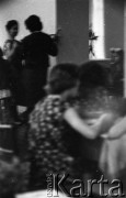 1959, Otwock Wielki, Polska.
Dziewczęta z zakładu poprawczego na wyspie Rokola.
Fot. Irena Jarosińska, zbiory Ośrodka KARTA