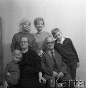 Lata 60., Polska.
Rodzina.
Fot. Irena Jarosińska, zbiory Ośrodka KARTA