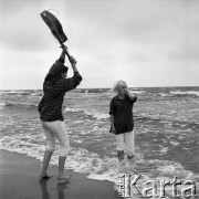 Lata 60., Sopot, Polska.
Szwedki na plaży.
Fot. Irena Jarosińska, zbiory Ośrodka KARTA