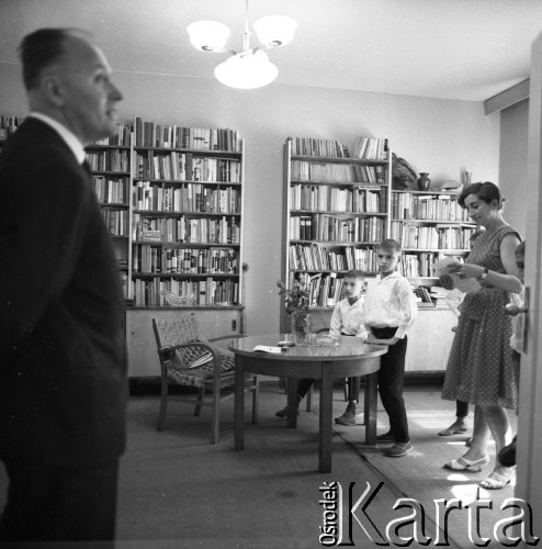 Lata 60., Wrocław, Polska.
Bracia Majewscy (Jacek, Kazimierz, Wojciech i Maciej) - czworaczki.
Fot. Irena Jarosińska, zbiory Ośrodka KARTA