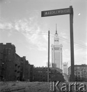 1954-1955, Warszawa, Polska
Kamienice przy ulicy Marchlewskiego, w głębi Pałac Kultury i Nauki
Fot. Irena Jarosińska, zbiory Ośrodka KARTA