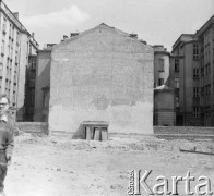 lata 50-te, Warszawa, Polska
Kamienice
Fot. Irena Jarosińska, zbiory Ośrodka KARTA