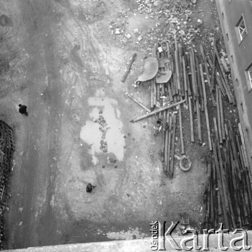 1954-1955, Warszawa, Polska
Widok z okna pracowni Ireny Jarosińskiej w Alei Świerczewskiego 95/99. 
Fot. Irena Jarosińska, zbiory Ośrodka KARTA