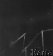 Sierpień 1956, Sopot, Polska
I Ogólnopolski Festiwal Muzyki Jazzowej. Leopold Tyrmand na schodach.
Fot. Irena Jarosińska, zbiory Ośrodka KARTA