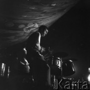 Sierpień 1956, Sopot, Polska
I Ogólnopolski Festiwal Muzyki Jazzowej. Perkusista na scenie.
Fot. Irena Jarosińska, zbiory Ośrodka KARTA