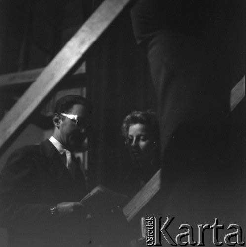 Sierpień 1956, Sopot, Polska
I Ogólnopolski Festiwal Muzyki Jazzowej. Leopold Tyrmand przy scenie.
Fot. Irena Jarosińska, zbiory Ośrodka KARTA