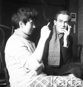 1954-1958, Warszawa, Polska.
Teatr na Tarczyńskiej (ul. Tarczyńska 11). Na zdjęciu Maria Fabicka i poeta Ludwik Hering.
Fot. Irena Jarosińska, zbiory Ośrodka Karta.

