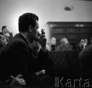 22.01.1959, Warszawa, Polska.
Spotkanie Klubu Krzywego Koła w Staromiejskim Domu Kultury na Rynku Starego Miasta.
Fot. Irena Jarosińska, zbiory Ośrodka Karta.