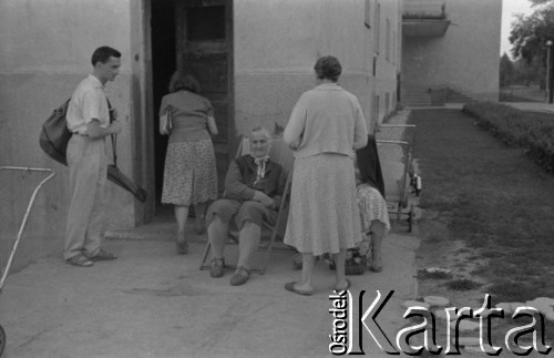 lata 60., Polska
Szermierz, olimpijczyk i architekt Wojciech Zabłocki (po lewej)
Fot. Irena Jarosińska, zbiory Ośrodka KARTA