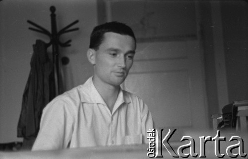 lata 60., Polska
Szermierz, olimpijczyk i architekt Wojciech Zabłocki
Fot. Irena Jarosińska, zbiory Ośrodka KARTA