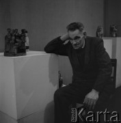1964, Polska.
Rzeźbiarz ludowy Zygmunt Skrętowicz.
Fot. Irena Jarosińska, zbiory Ośrodka KARTA