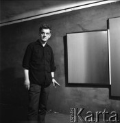 1968, Warszawa, Polska.
Malarz Kajetan Sosnowski w swojej pracowni.
Fot. Irena Jarosińska, zbiory Ośrodka KARTA