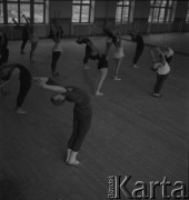 lata 60-te, Warszawa, Polska.
Lekcja w szkole baletowej.
Fot. Irena Jarosińska, zbiory Ośrodka KARTA.