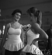 lata 60-te, Warszawa, Polska.
Uczennice szkoły baletowej.
Fot. Irena Jarosińska, zbiory Ośrodka KARTA.