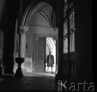 1966, Kraków, Polska.
Kompozytor Krzysztof Penderecki w kościele franciszkanów.
Fot. Irena Jarosińska, zbiory Ośrodka KARTA