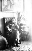 1955, Warszawa, Polska
Henryk Stażewski w swoim mieszkaniu przy ul. Pięknej.
Fot. Irena Jarosińska, zbiory Ośrodka KARTA